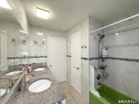 1679 Litchfield Turnpike Woodbridge CT 06525