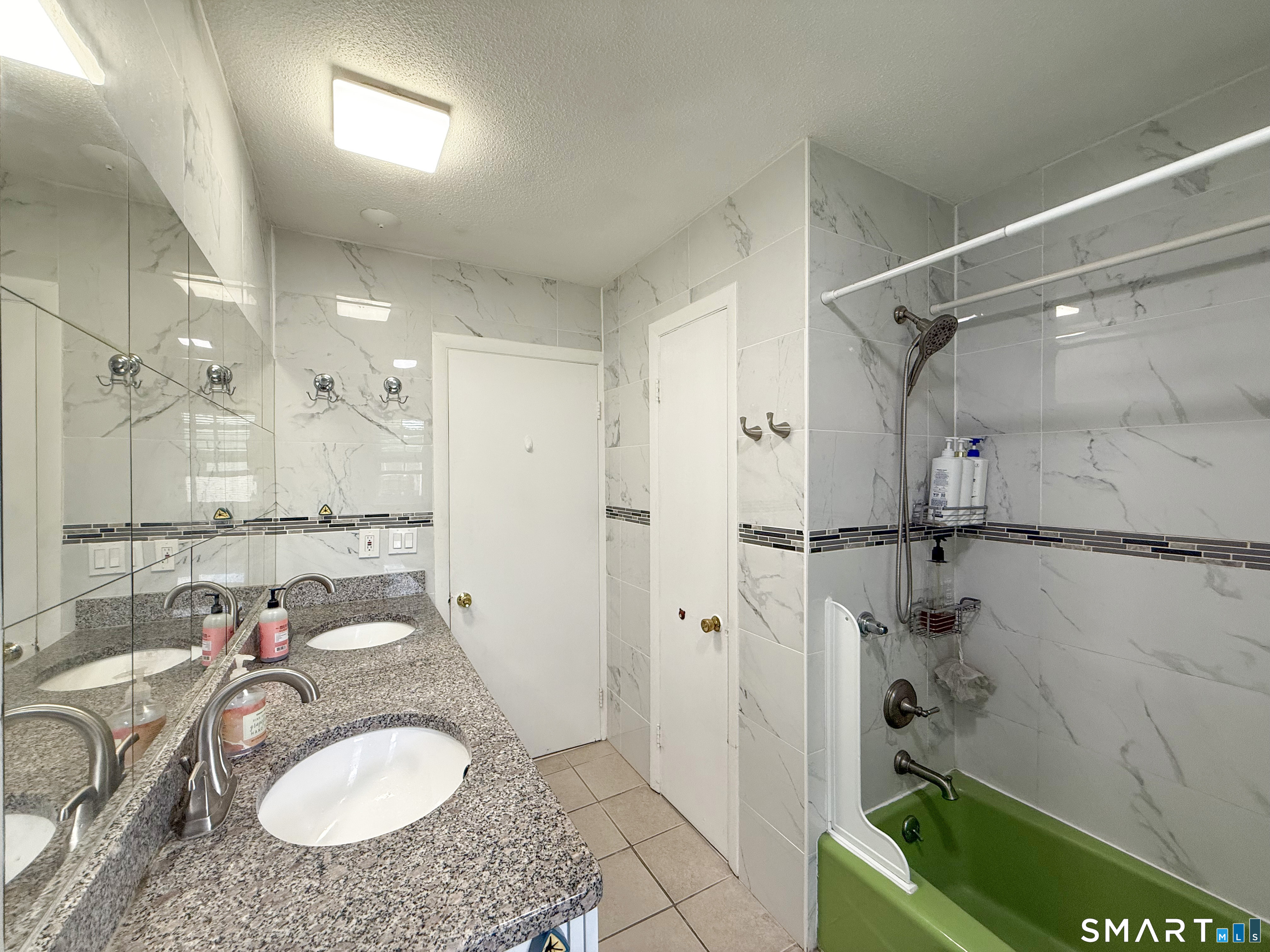 1679 Litchfield Turnpike Woodbridge CT 06525