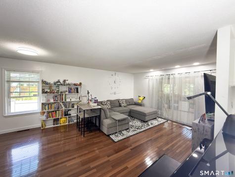 1679 Litchfield Turnpike Woodbridge CT 06525