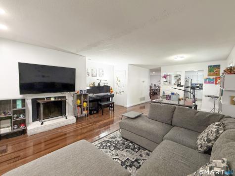1679 Litchfield Turnpike Woodbridge CT 06525