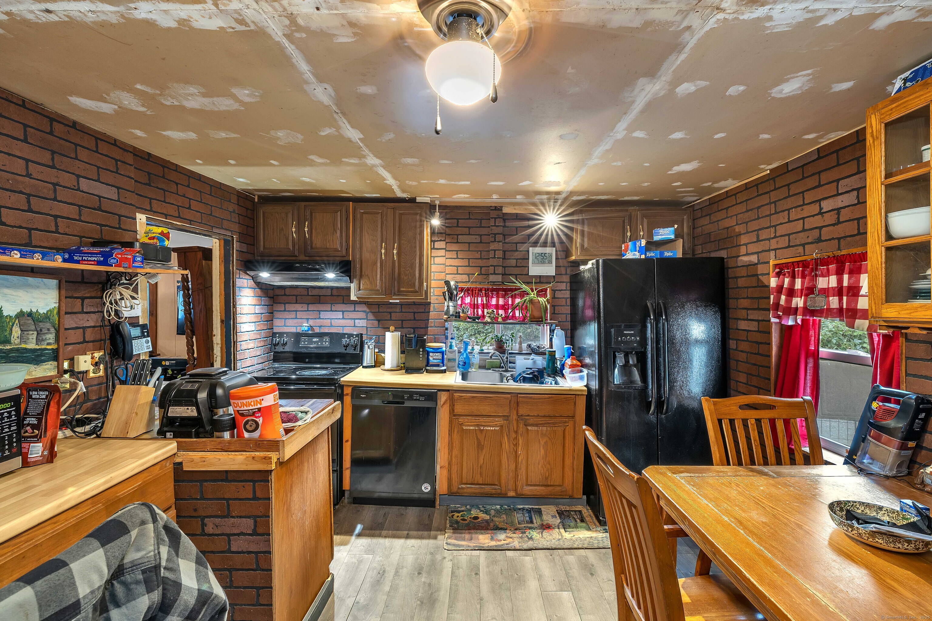 398 & 402 Boston Post Road Waterford CT 06385
