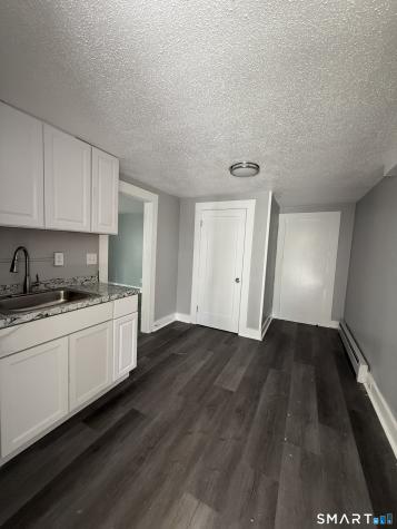82 Maple Avenue New London CT 06320
