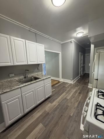82 Maple Avenue New London CT 06320