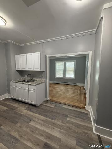 82 Maple Avenue New London CT 06320