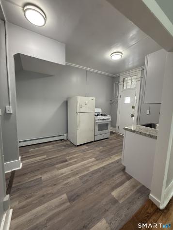 82 Maple Avenue New London CT 06320