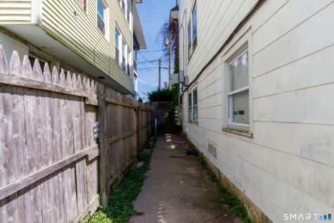 82 Maple Avenue New London CT 06320