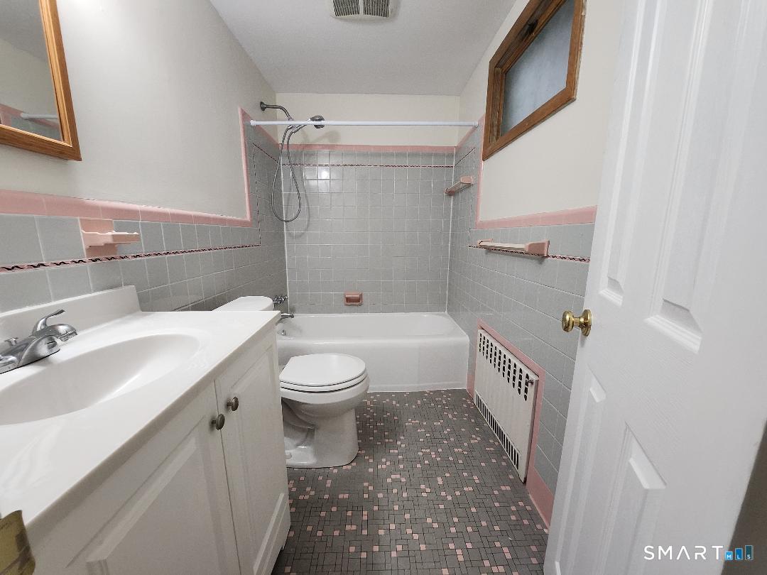 40 Glenwood Street Manchester CT 06040