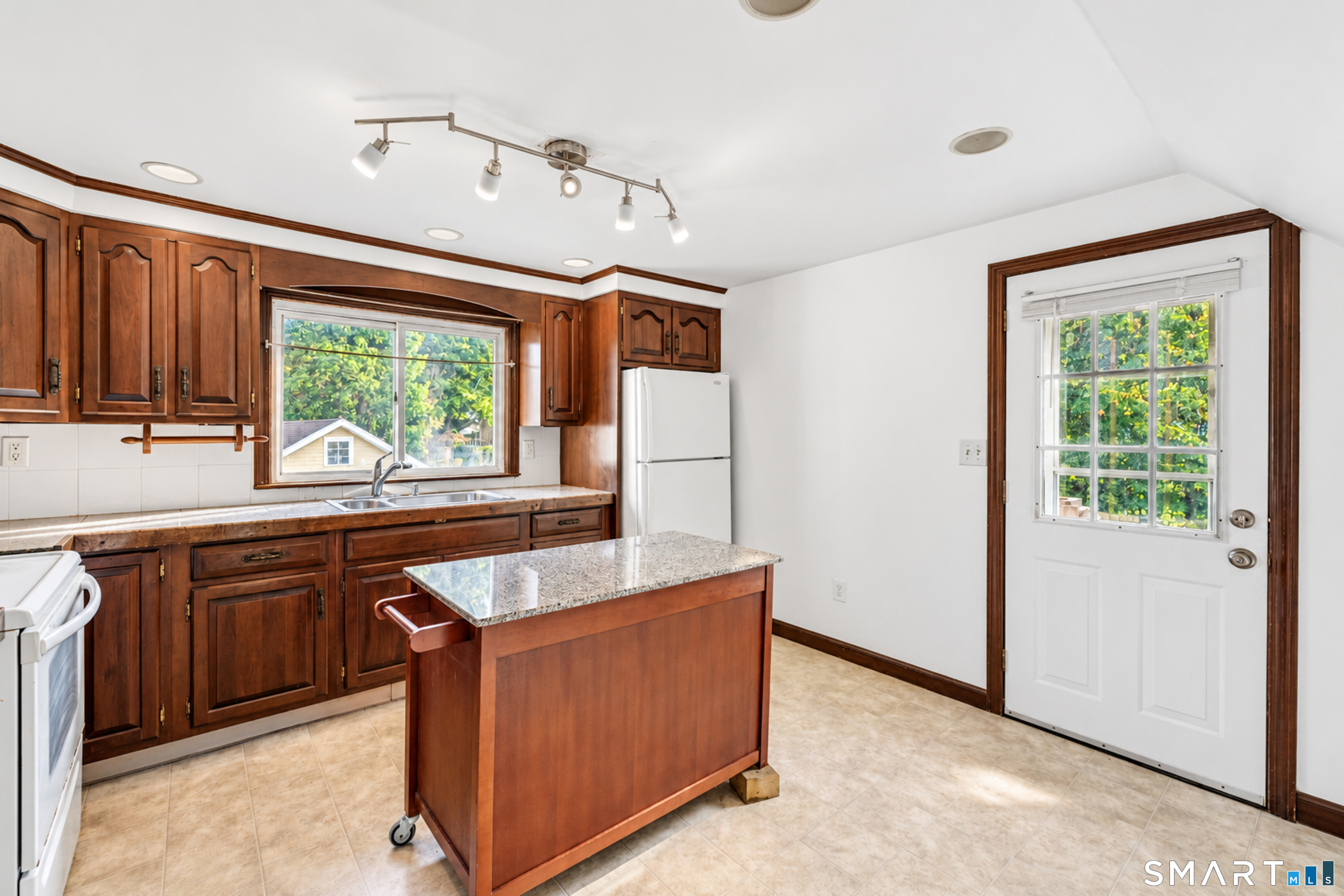 1802 State Street Hamden CT 06517