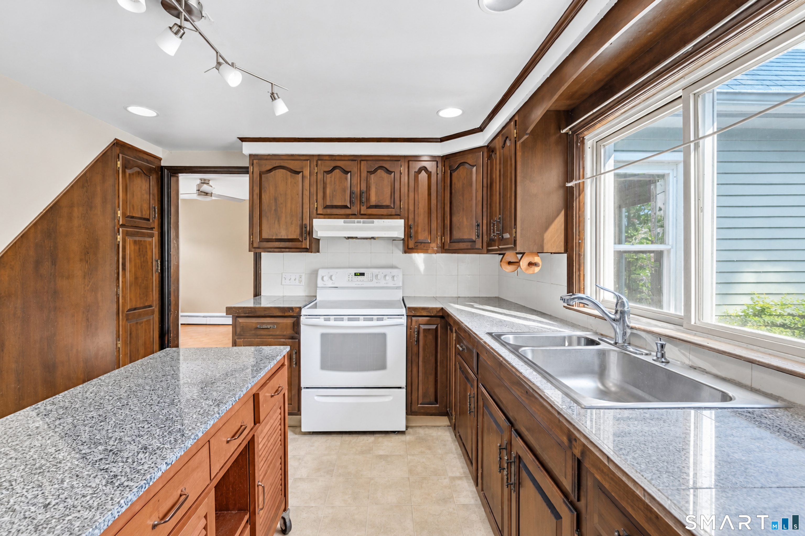 1802 State Street Hamden CT 06517
