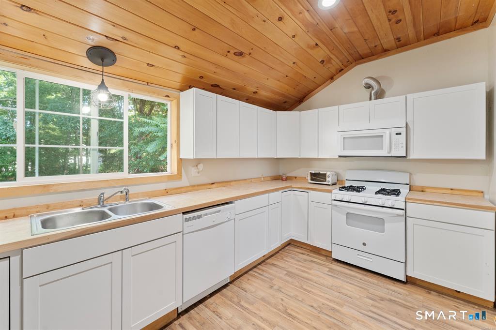 1530 Hartford Pike Killingly CT 06243