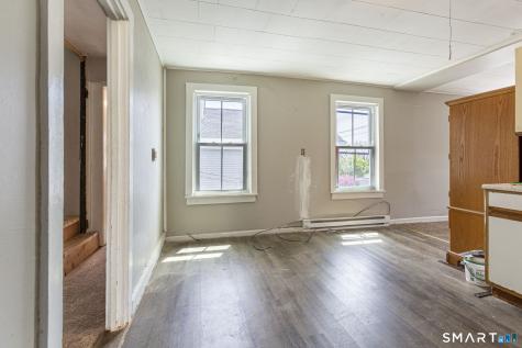 71 Blackhall Street New London CT 06320