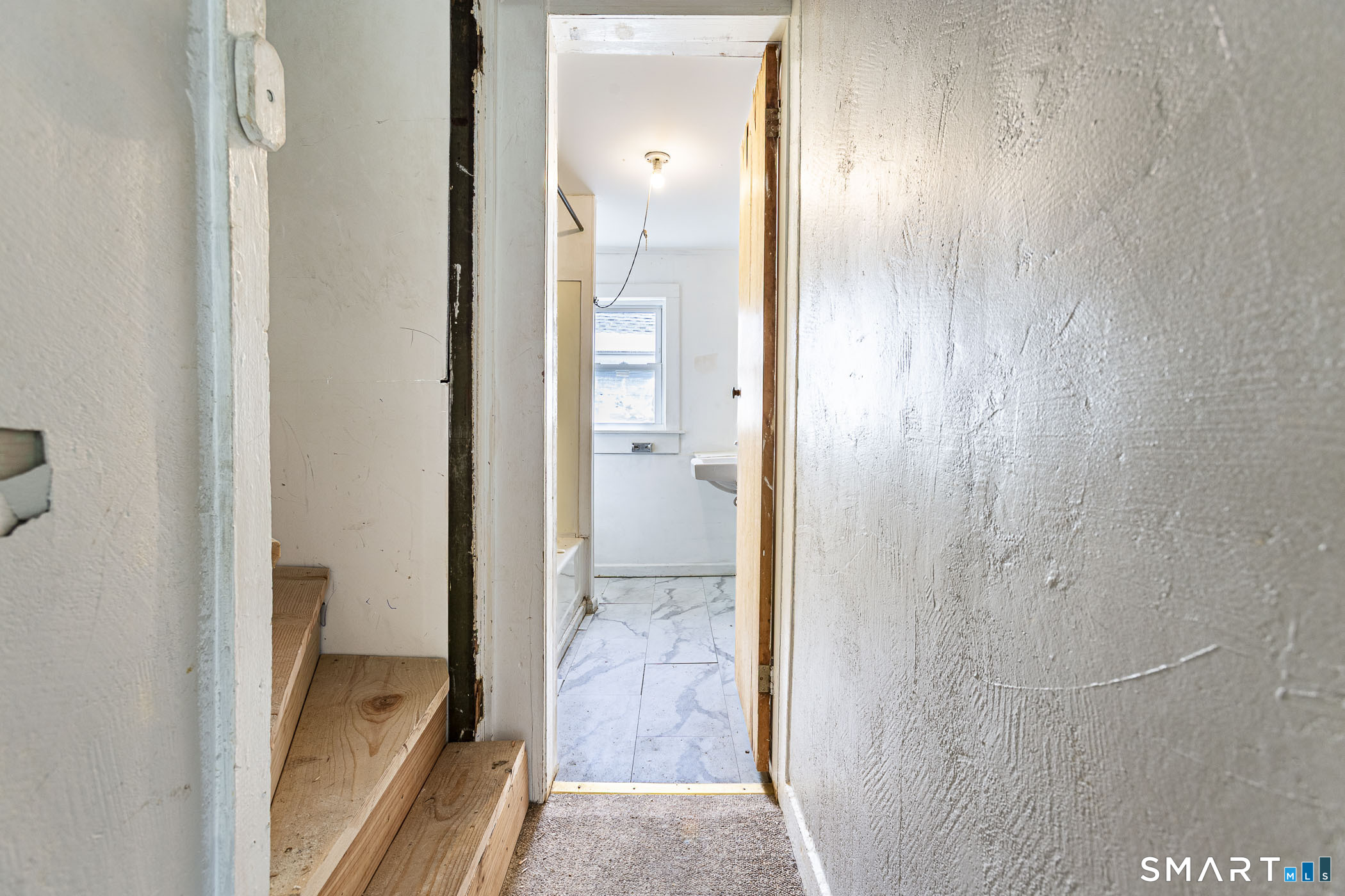 71 Blackhall Street New London CT 06320