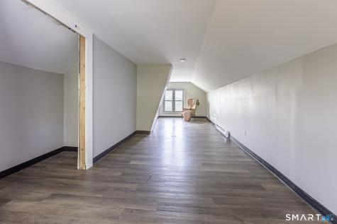 71 Blackhall Street New London CT 06320
