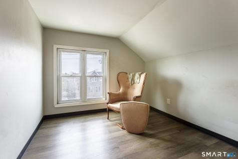71 Blackhall Street New London CT 06320