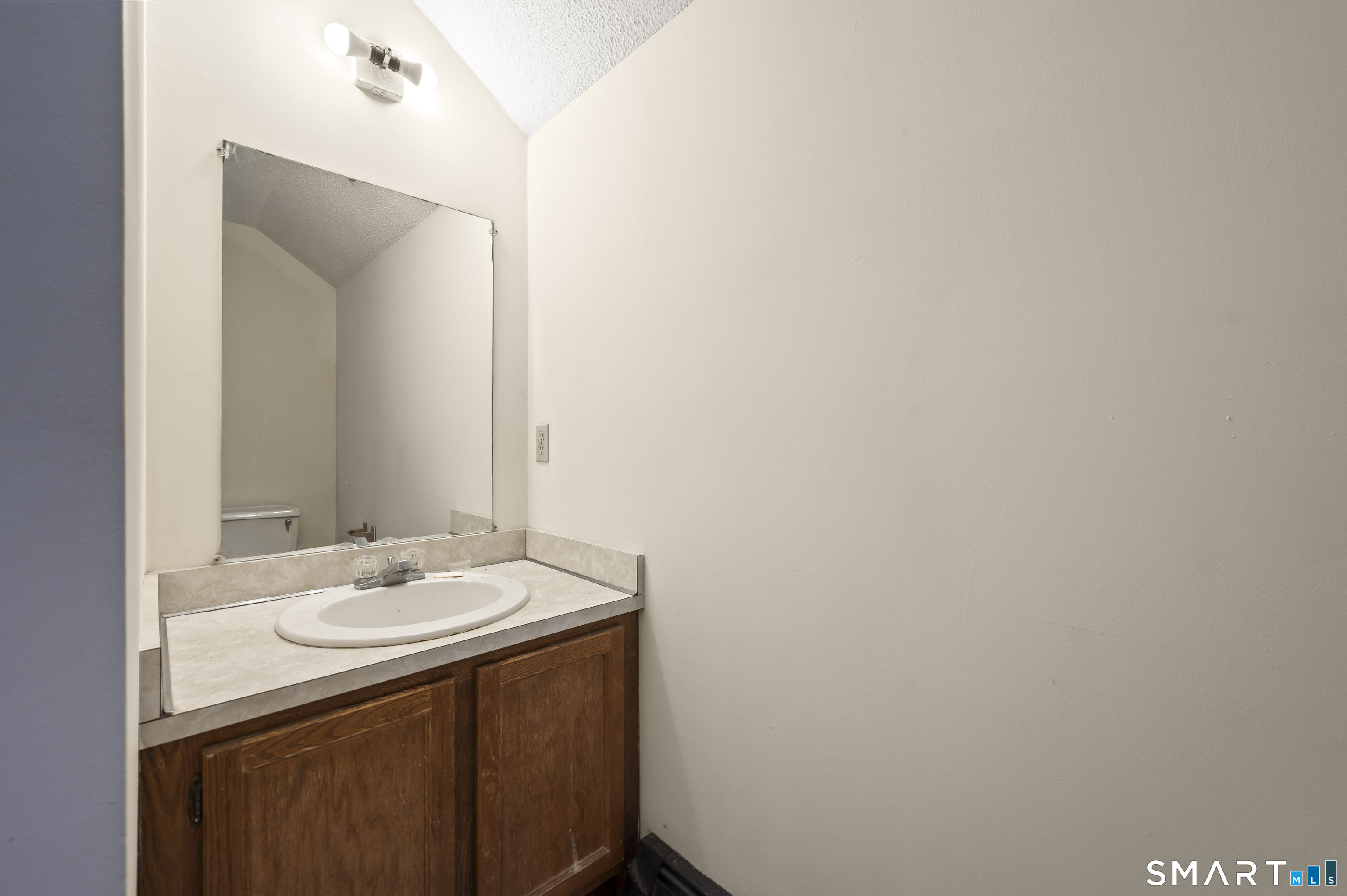 74 Bridle Path Newington CT 06111