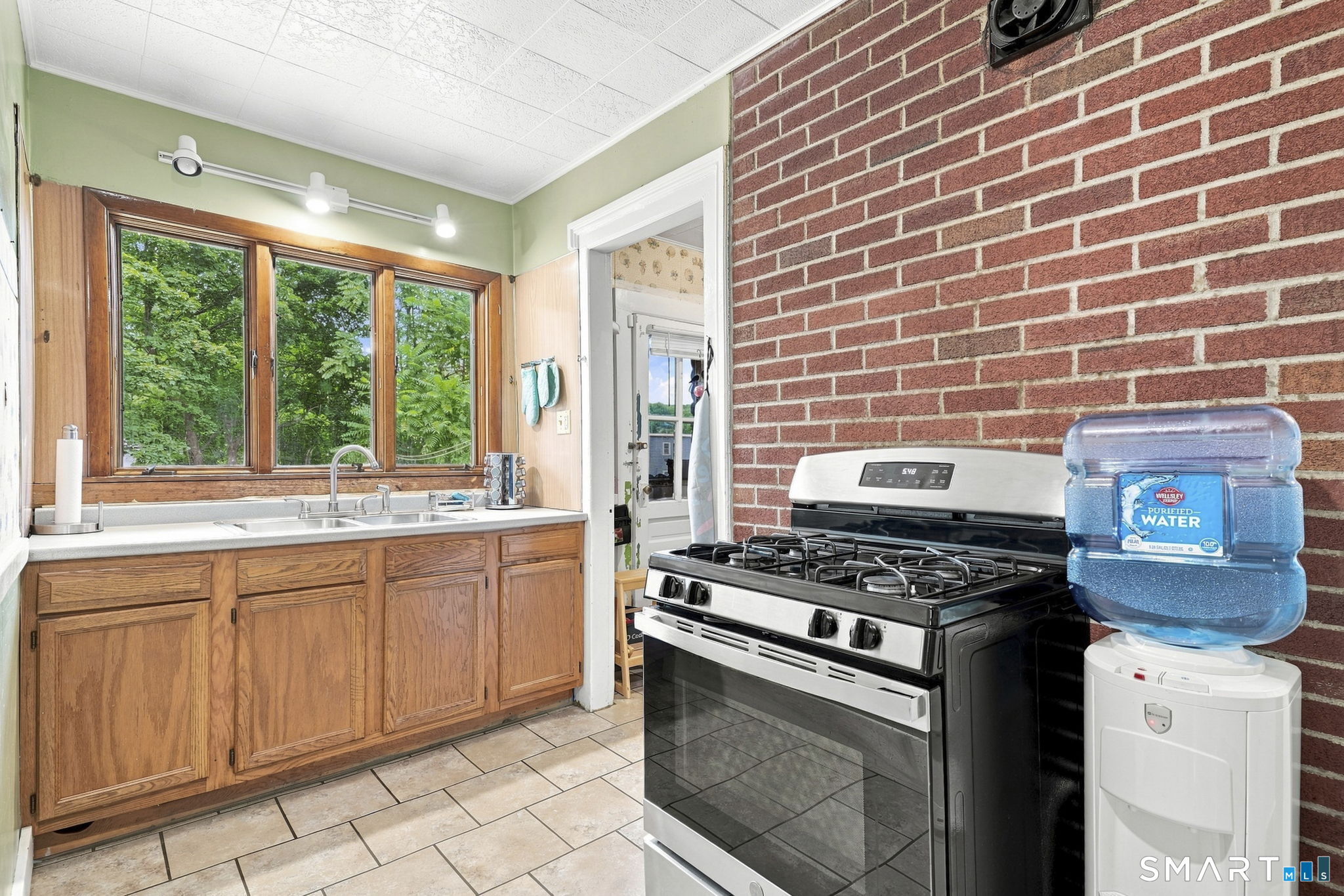 81 Wood Street Waterbury CT 06704
