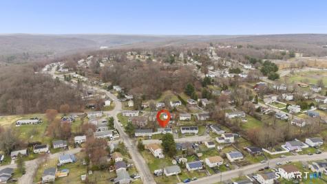 15 Spread Oak Lane Waterbury CT 06704