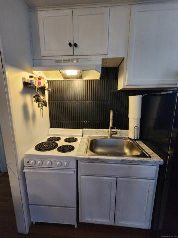 72 Willetts Avenue New London CT 06320