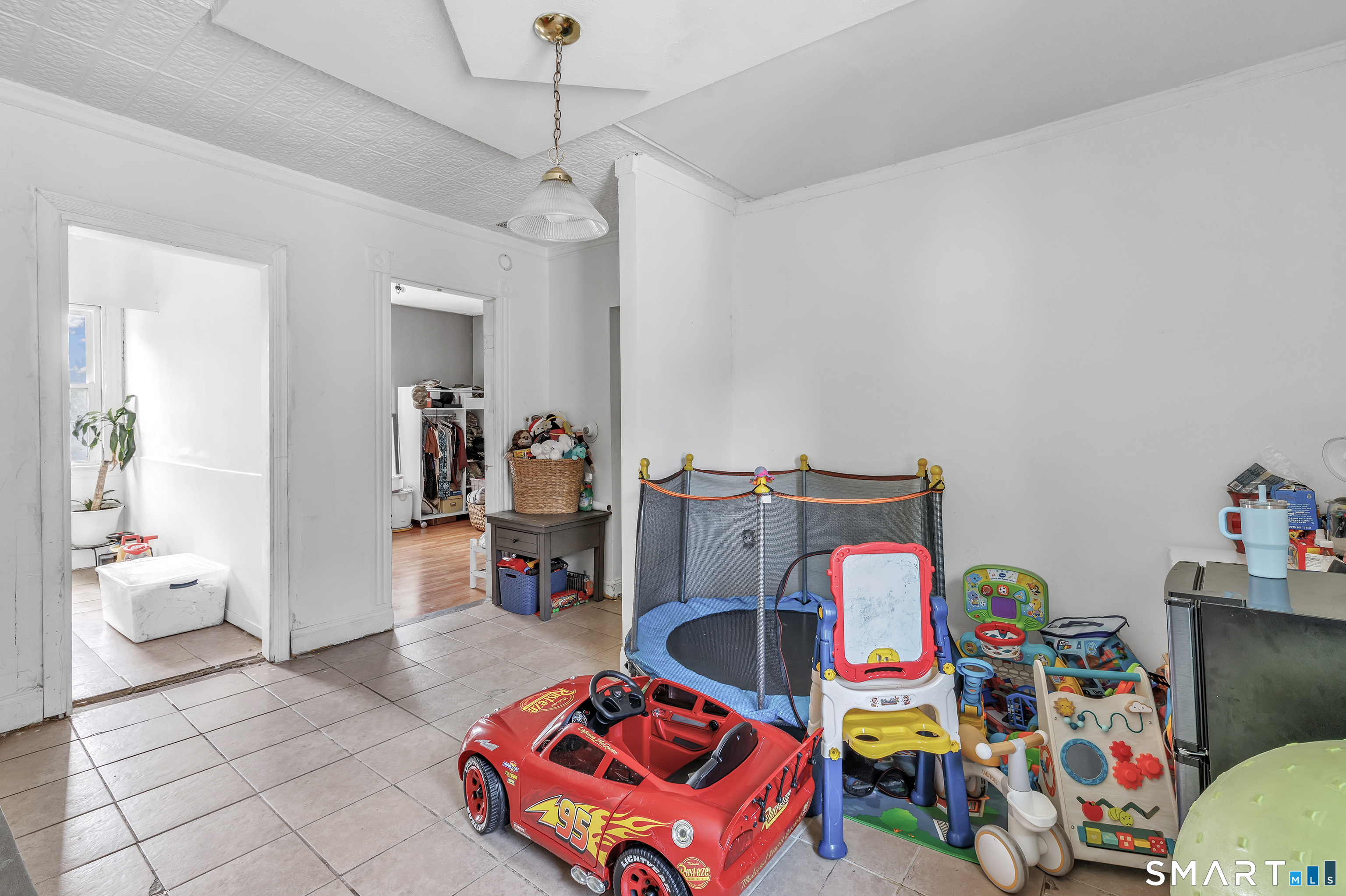 17 Sarsfield Street Waterbury CT 06704