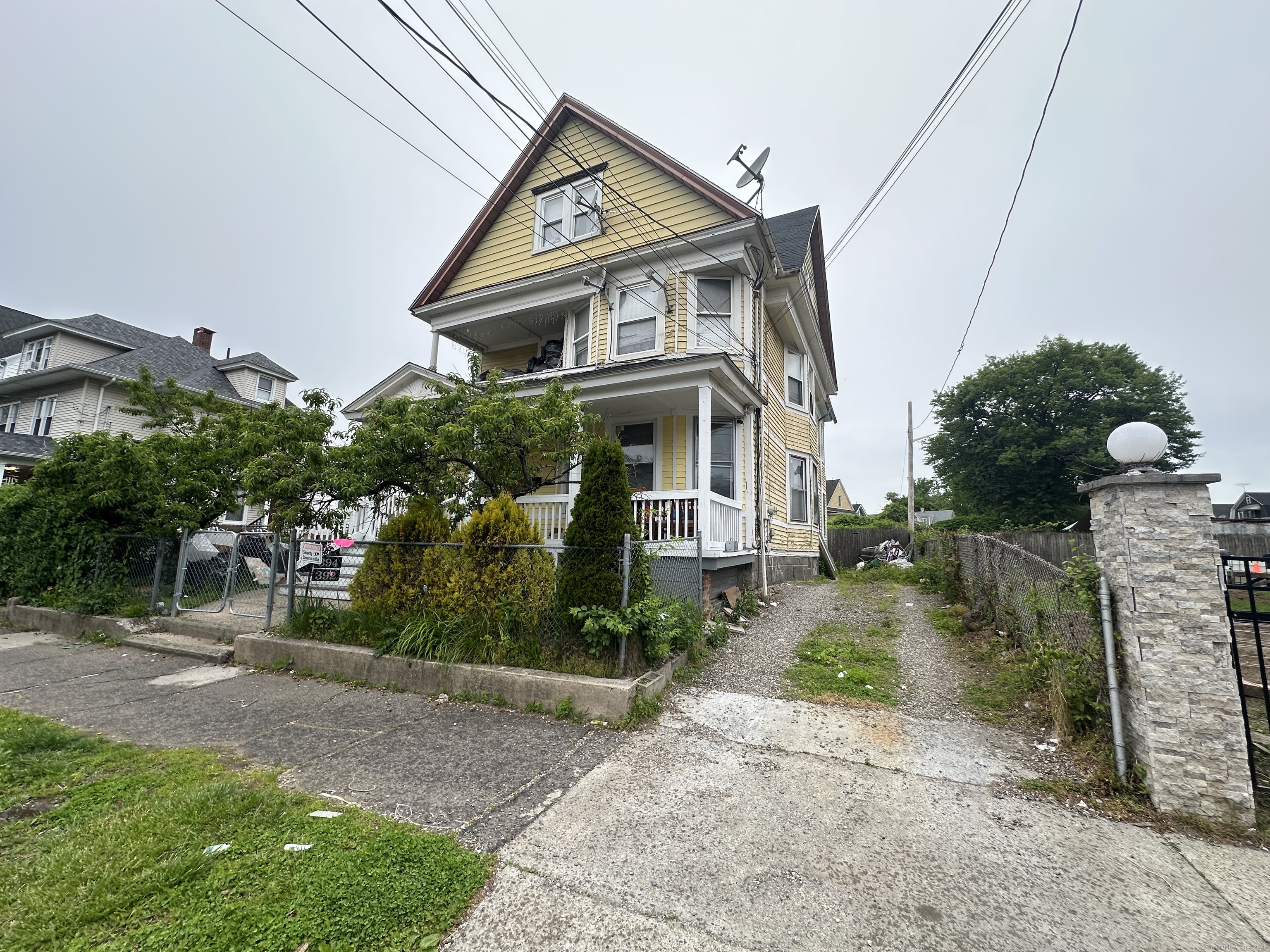 392 Laurel Avenue Bridgeport CT 06605