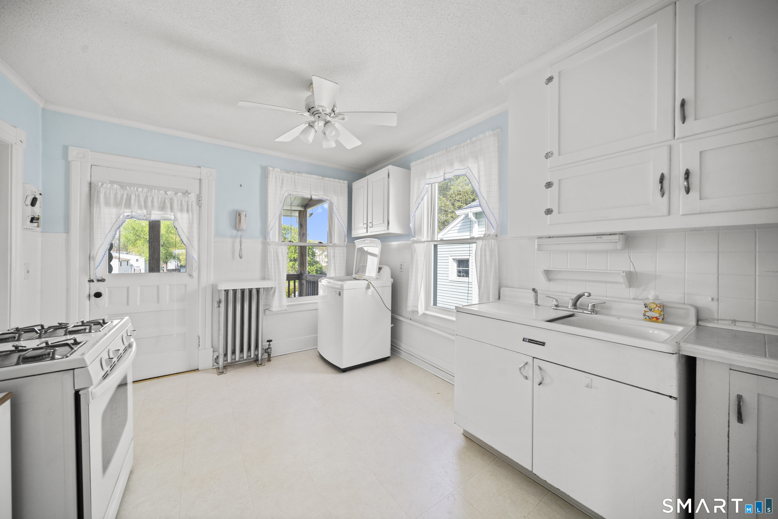 27 Park Avenue Enfield CT 06082