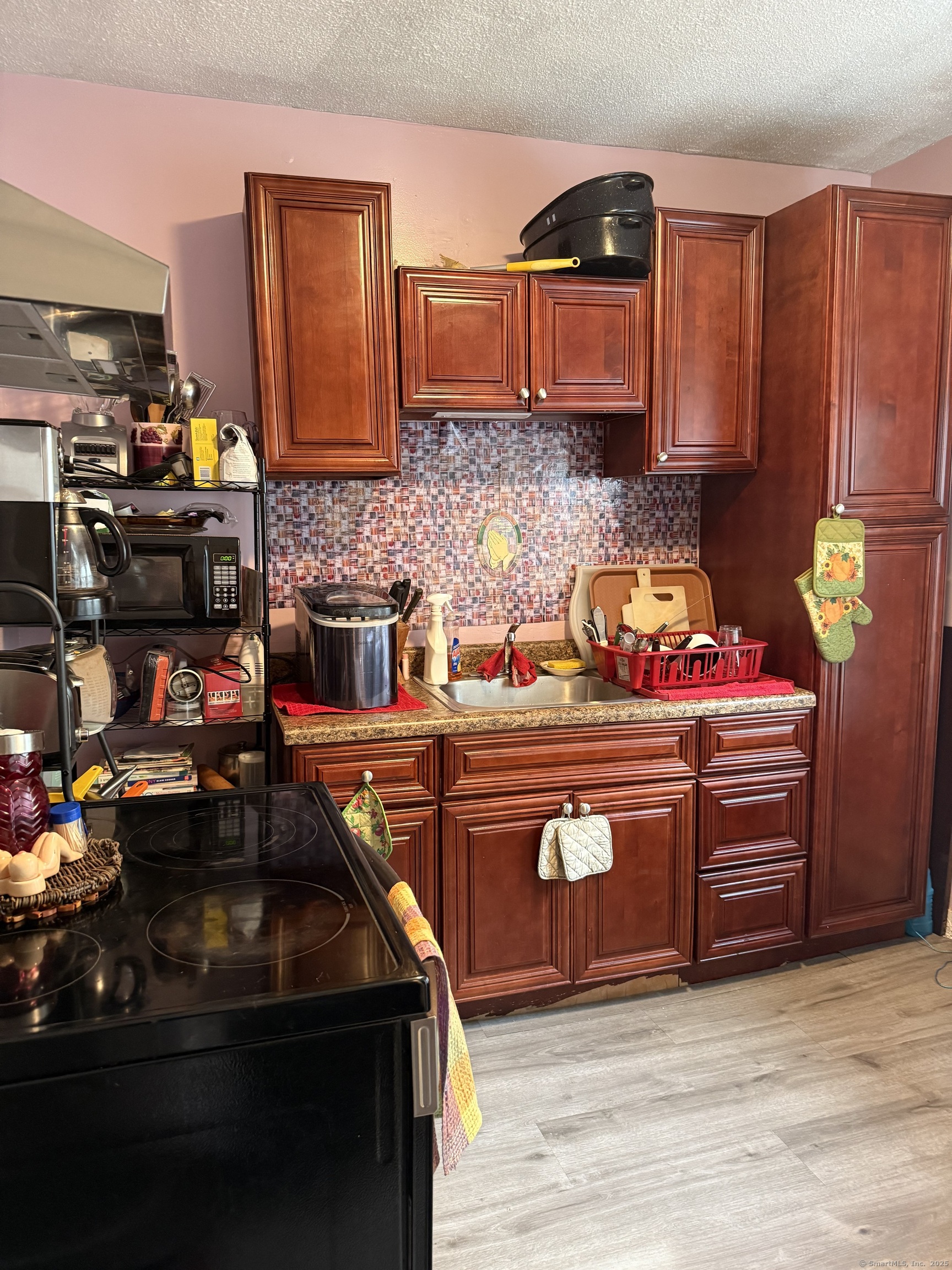 87 Mansfield Street Hartford CT 06154