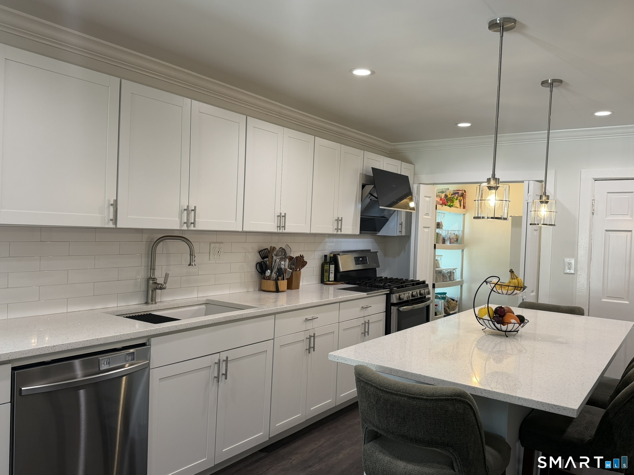 16 Raymond Street New Canaan CT 06840