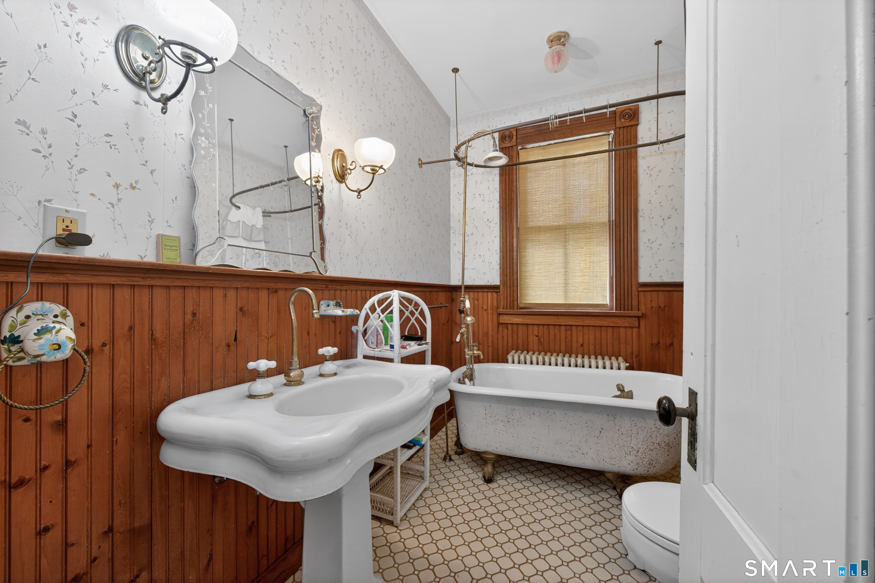 33 Church Street Guilford CT 06437