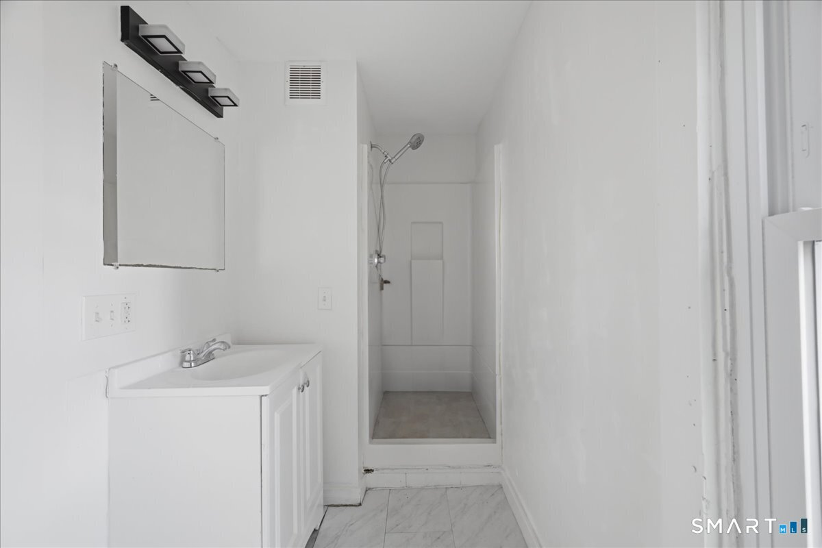 837 Bank Street New London CT 06320