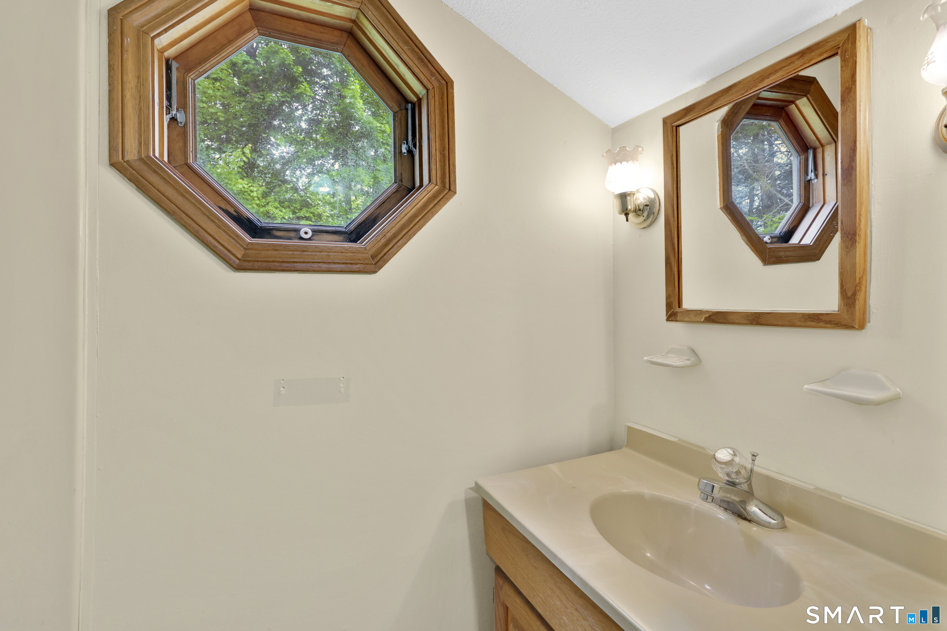 2 Woodward Avenue Enfield CT 06082