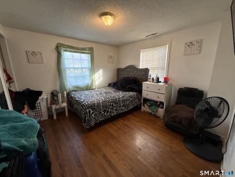 27-29 Mclaughlin Terrace Derby CT 06418