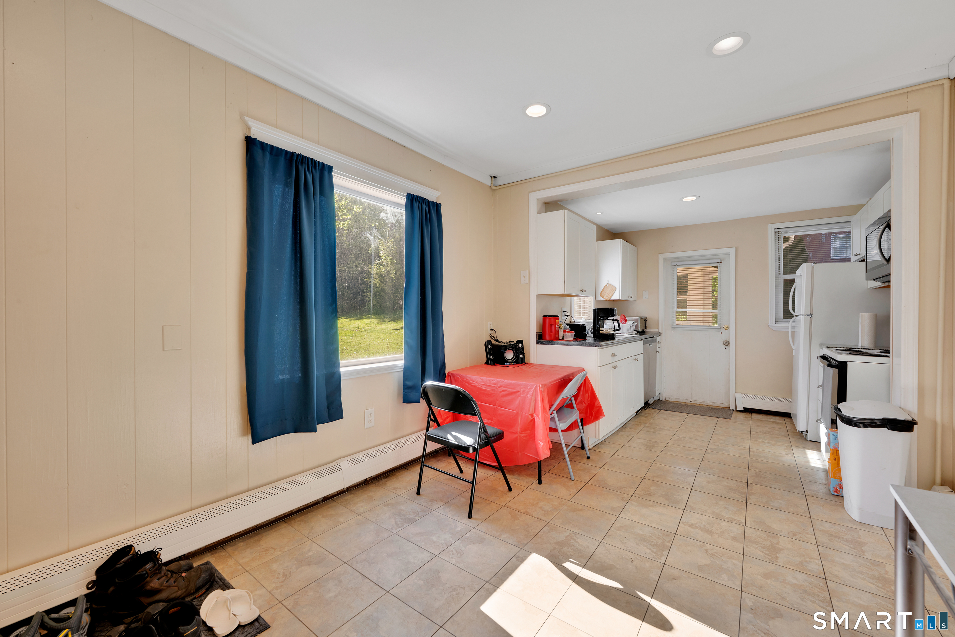 14 White Oak Avenue Plainville CT 06062