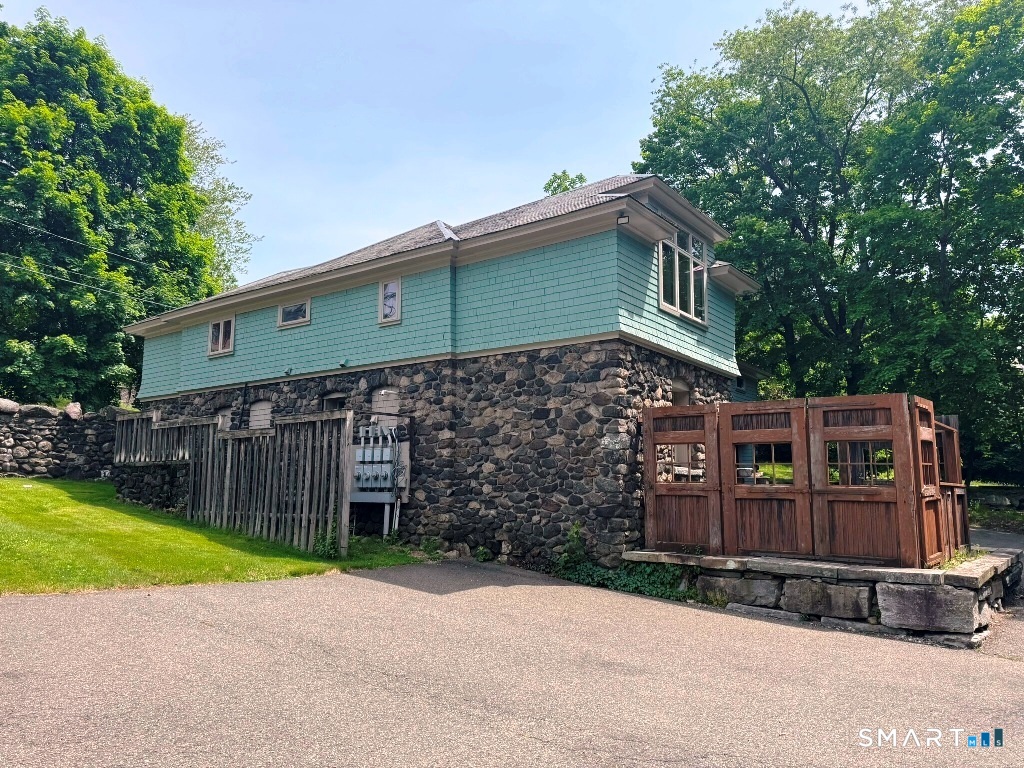 124 Pine Street Waterbury CT 06710