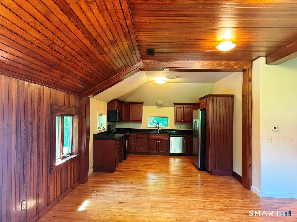 124 Pine Street Waterbury CT 06710