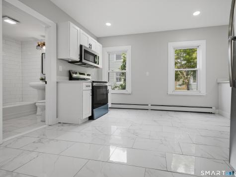 35 Moore Avenue New London CT 06320