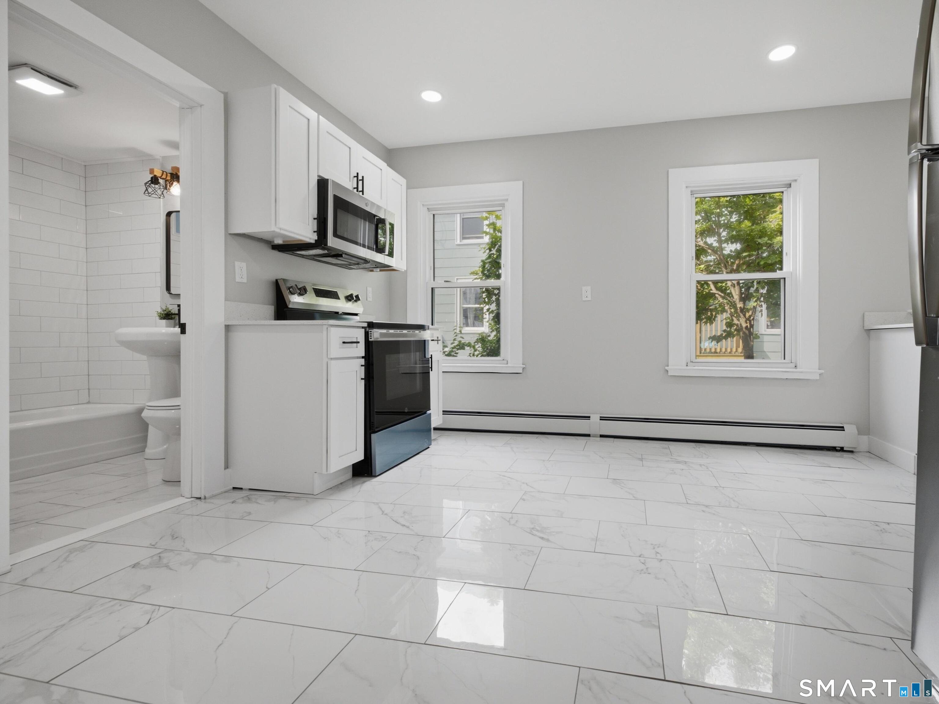 35 Moore Avenue New London CT 06320