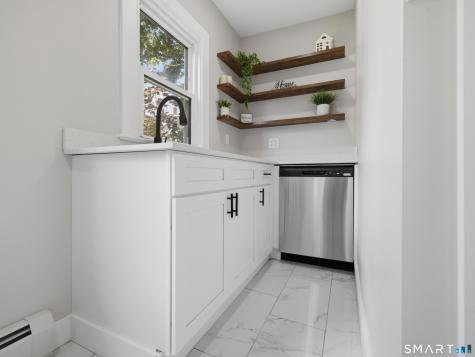 35 Moore Avenue New London CT 06320
