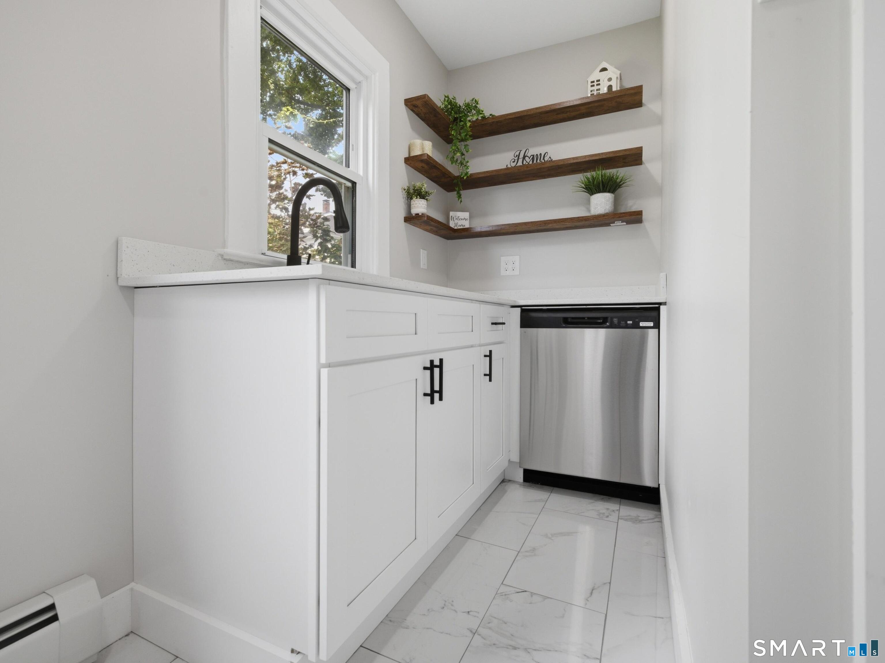 35 Moore Avenue New London CT 06320