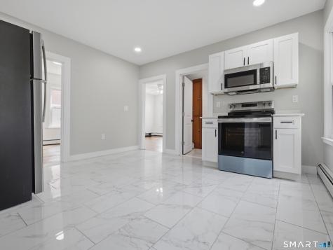 35 Moore Avenue New London CT 06320