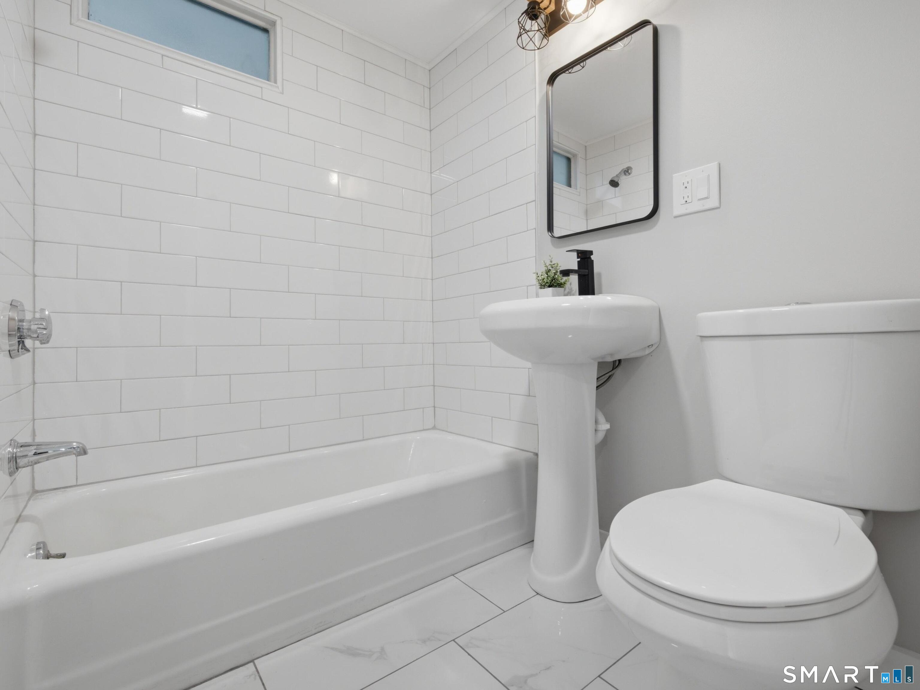 35 Moore Avenue New London CT 06320