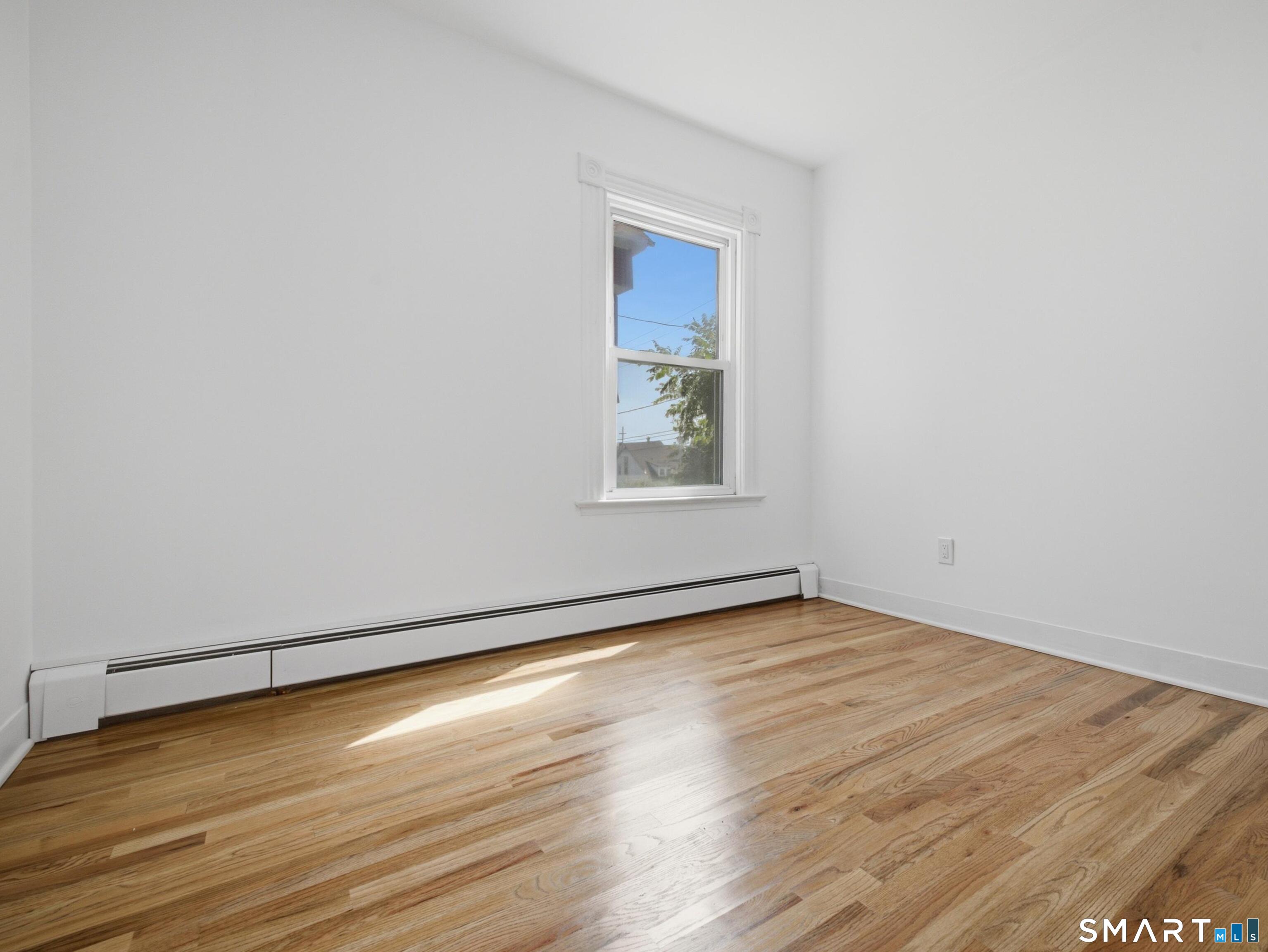35 Moore Avenue New London CT 06320