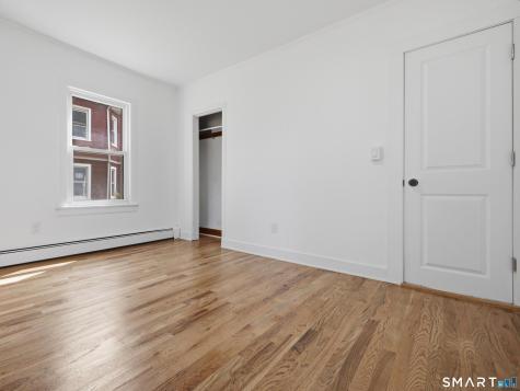 35 Moore Avenue New London CT 06320