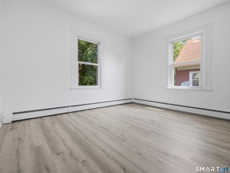 35 Moore Avenue New London CT 06320