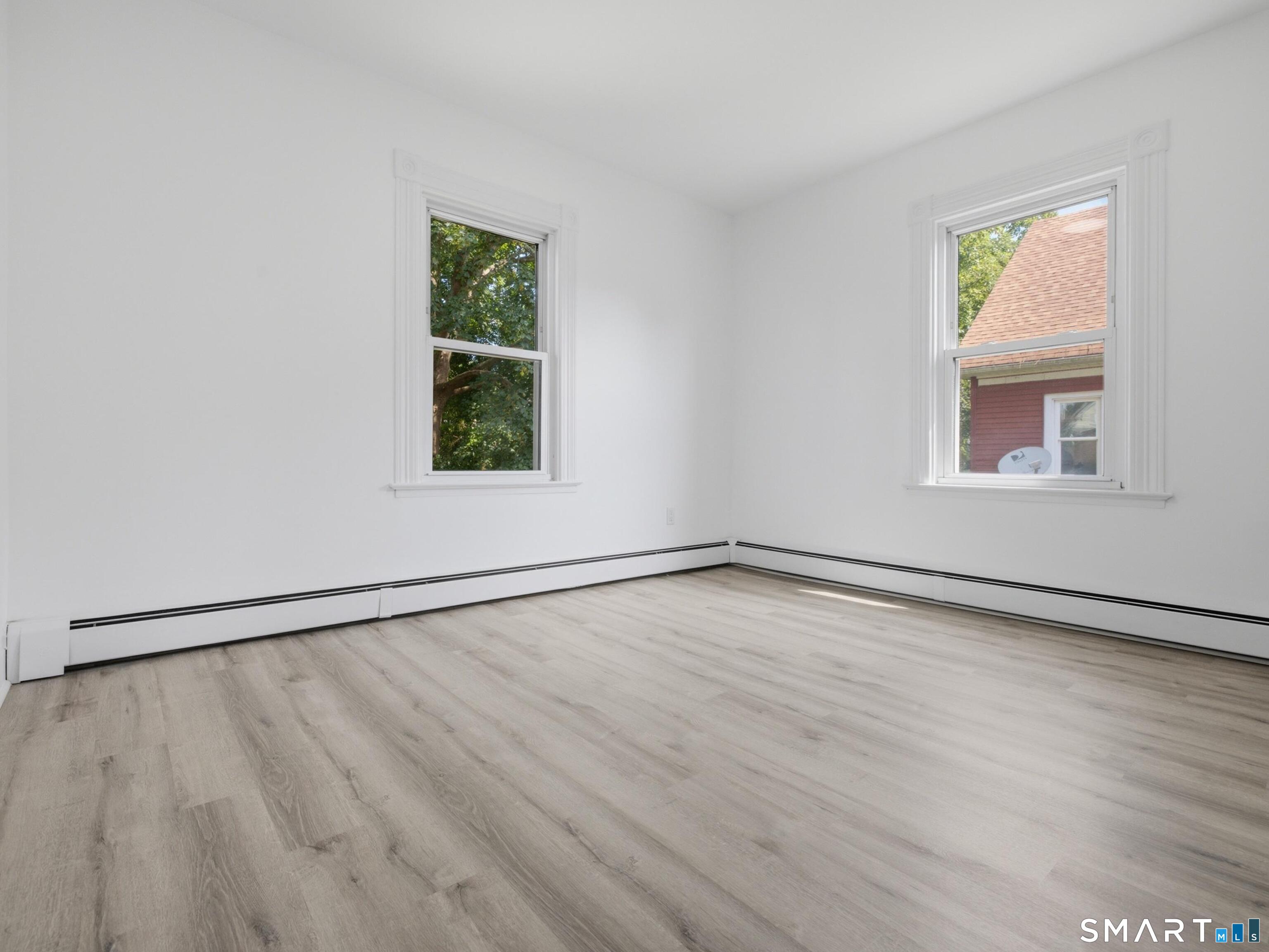 35 Moore Avenue New London CT 06320