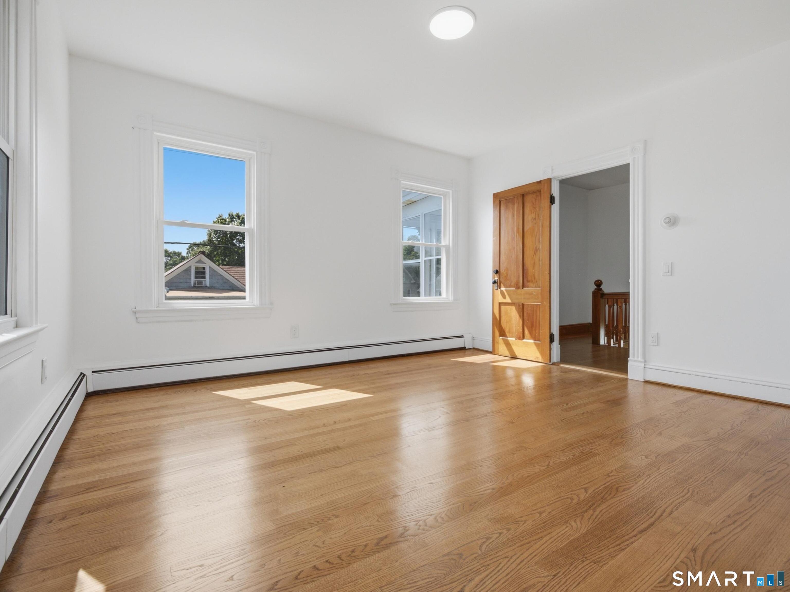 35 Moore Avenue New London CT 06320
