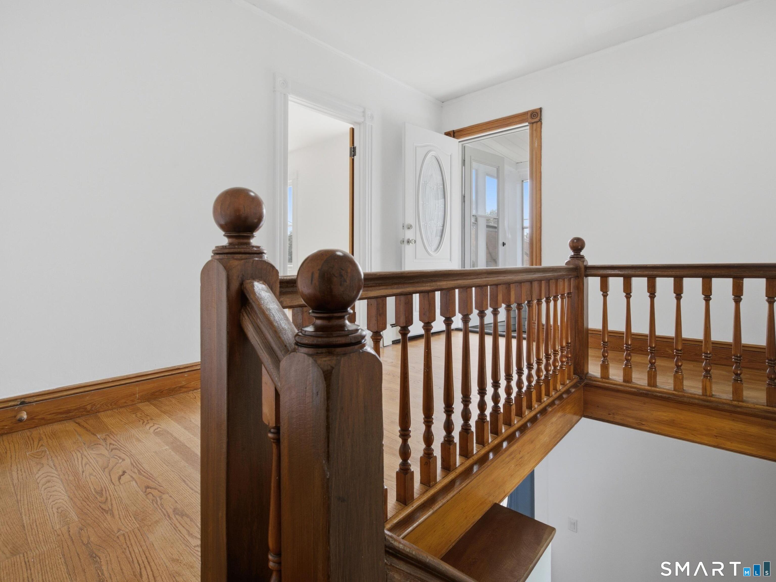 35 Moore Avenue New London CT 06320