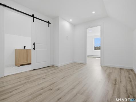 35 Moore Avenue New London CT 06320