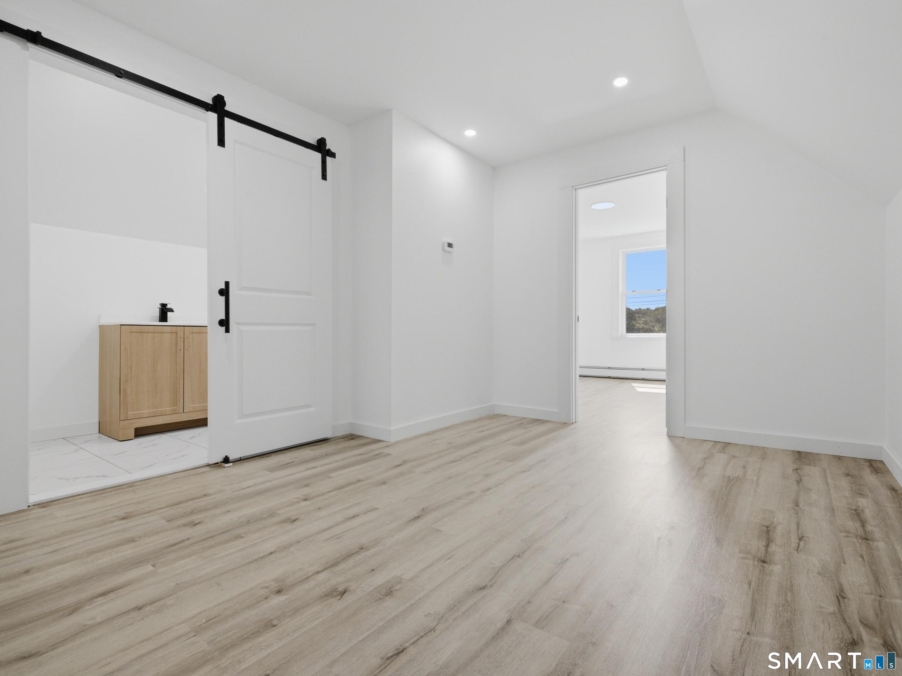 35 Moore Avenue New London CT 06320