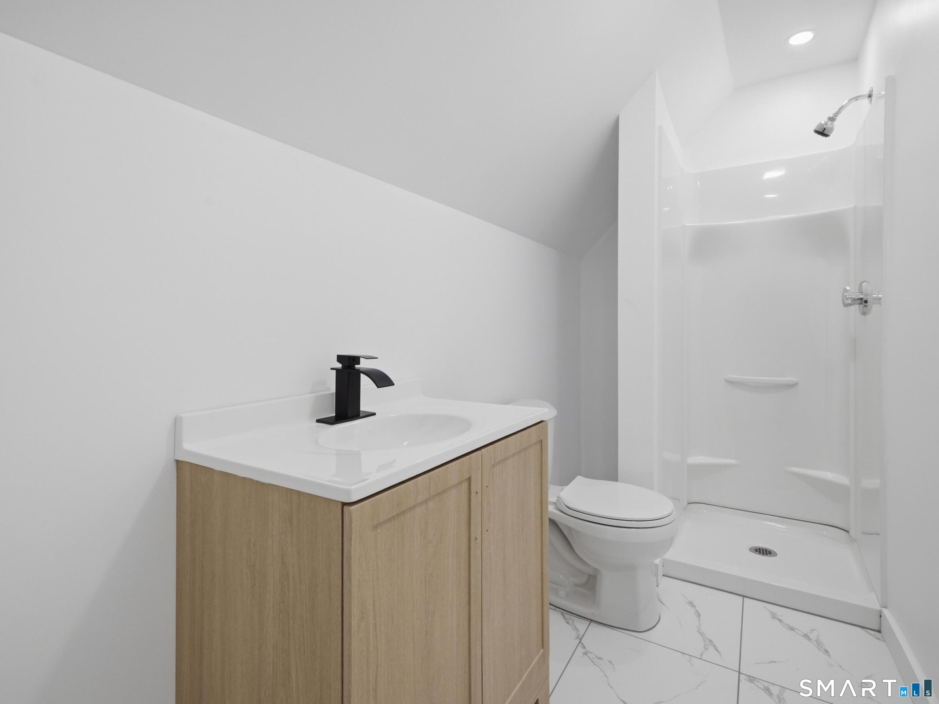 35 Moore Avenue New London CT 06320