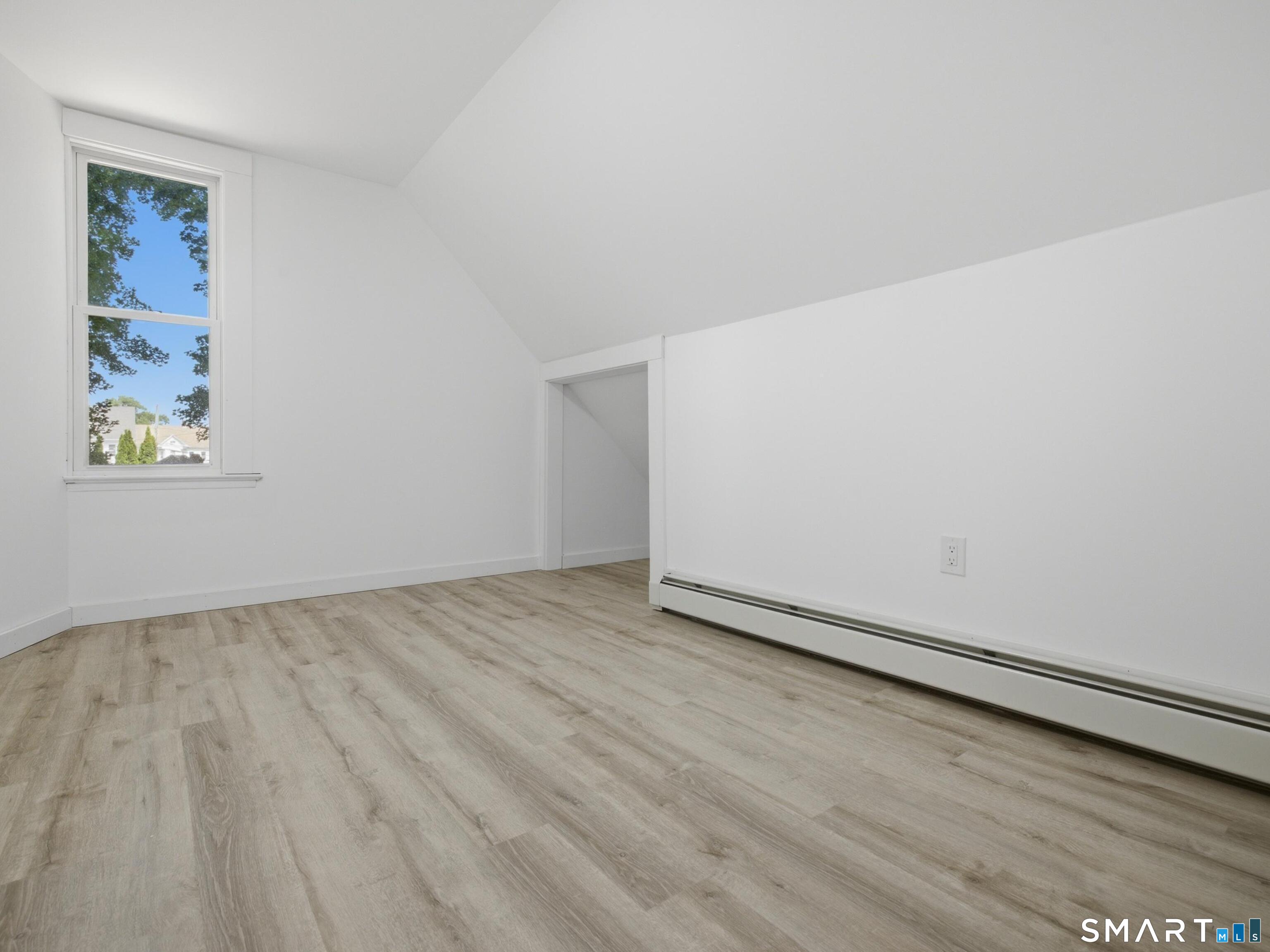 35 Moore Avenue New London CT 06320